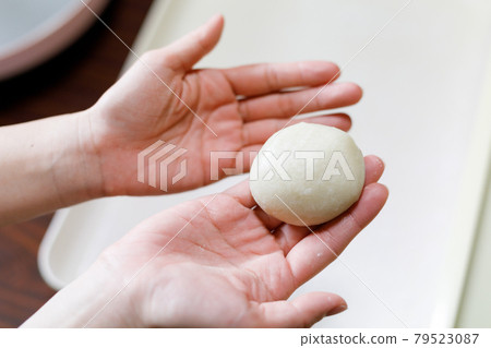 新鮮的年糕 79523087