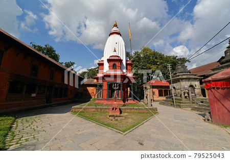Sacred Hindu temple in Pashupatinath, Nepal 79525043