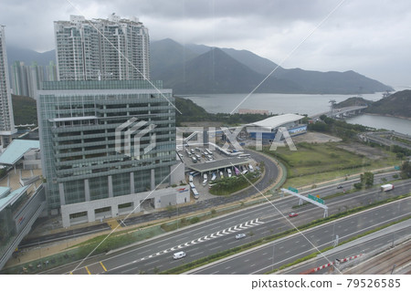 the North Lantau Highway. Tung Chung, hk 25 March 2006 the North Lantau Highway. Tung Chung, hk 25 March 2006 79526585