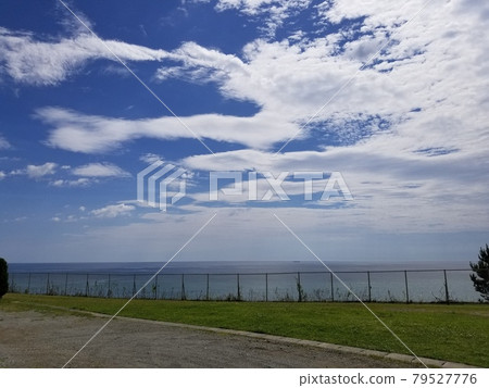 Blue sky on the coast Blue sky on the coast 79527776