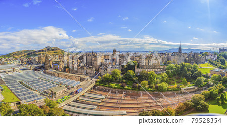 Panoramic view of Edinburgh 79528354