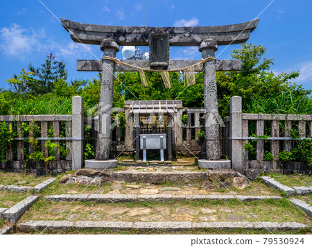 Mausoleum of Mt. Yahiko on a sunny day (Yahiko Village, Niigata Prefecture) Mausoleum of Mt. Yahiko on a sunny day (Yahiko Village, Niigata Prefecture) 79530924