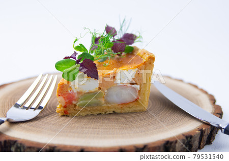Title: Shrimp and cream cheese quiche (1 slice) Title: Shrimp and cream cheese quiche (1 slice) 79531540