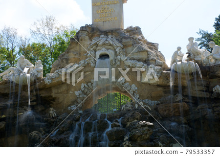 VIENNA, AUSTRIA - APR 30th, 2017: View of Obelisk Fountain Obeliskbrunnen in the public park of Schonbrunn Palace 79533357