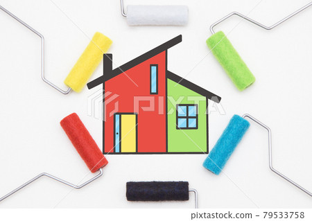 房屋外牆粉刷工程（房屋和油漆滾筒） 79533758