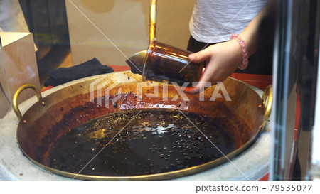 Making of burnt brown sugar boba tapioca milk tea shop Making of burnt brown sugar boba tapioca milk tea shop 79535077