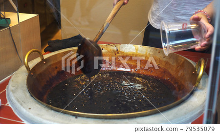 Making of burnt brown sugar boba tapioca milk tea shop Making of burnt brown sugar boba tapioca milk tea shop 79535079