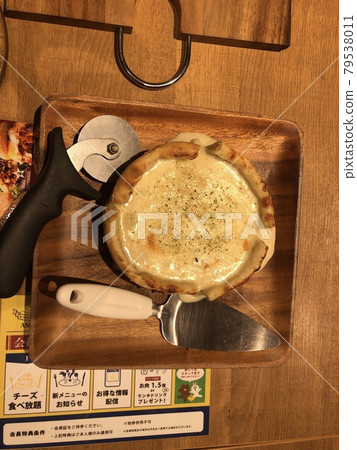 Lots of cheese 79538011