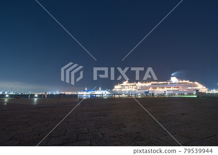 [Kanagawa Prefecture] Yokohama Port and luxury liner at night in February 79539944