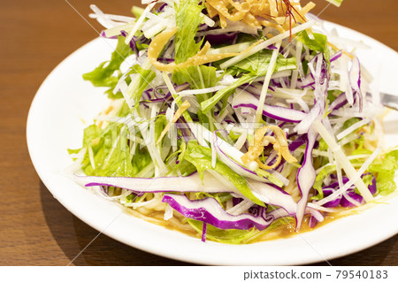 Delicious chilled Chinese dandan noodles 79540183