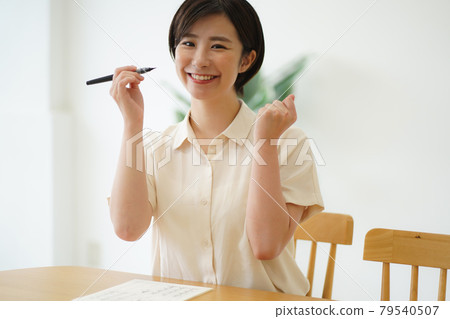 婦女練習毛筆 79540507