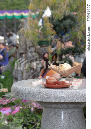 2 March 2006 artiste and Miss Hong Kong at the flower show shooting 2 March 2006 artiste and Miss Hong Kong at the flower show shooting 79541407