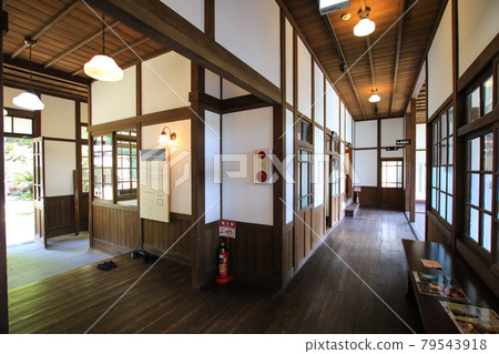 Old Triangular Tribunal 79543918