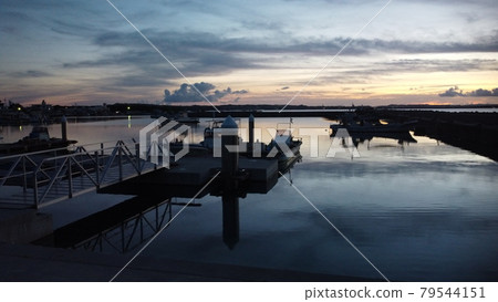 Okinawa sea, sunset and embankment Okinawa sea, sunset and embankment 79544151
