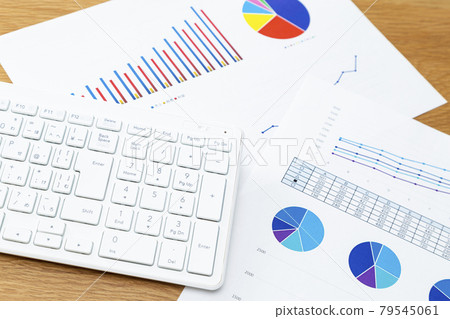 Keyboard and graph 79545061
