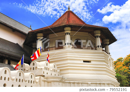 Travel and landmarks of Sri Lanka. Kandy, Tooth temple 79552191
