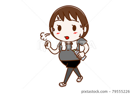 <Whole body / front> Pregnant woman walking with a PET bottle and sweating <Whole body / front> Pregnant woman walking with a PET bottle and sweating 79555226