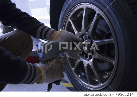 Tire exchange 79563214