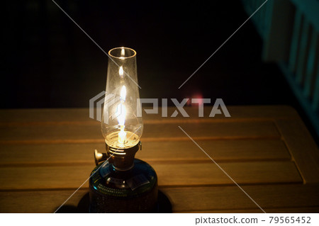 Fluctuation of gas lantern flame 79565452