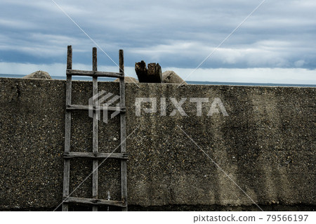breakwater 79566197