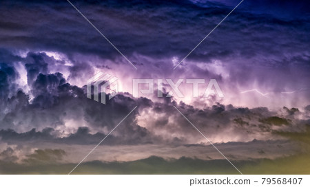 橫濱上空出現的閃電 橫濱上空出現的閃電 79568407