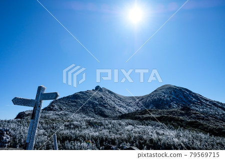 白霜閃耀的天狗山 79569715