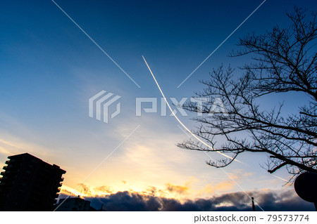 Blue sky with contrails 79573774