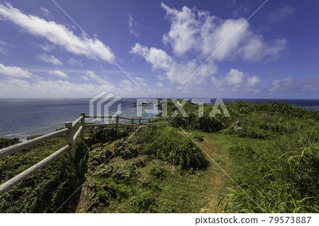 《Miyakojima, Okinawa》 Scenery of Higashi Heian Nazaki Observatory and Heian Nazaki Lighthouse 79573887