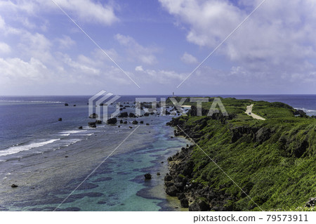 沖繩宮古島 從東平安名崎展望台到平安名崎燈塔的風景 照片素材 圖片 圖庫