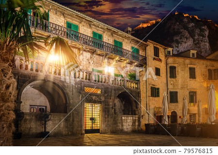 Cafe near Palace 79576815