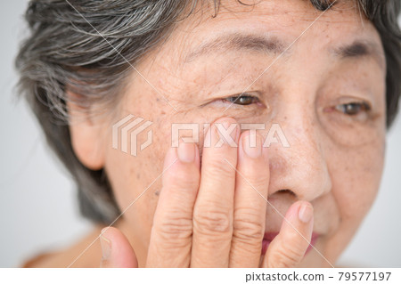Senior women's eyes face care 79577197