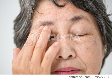 高級女性眼睛面部護理 79577207