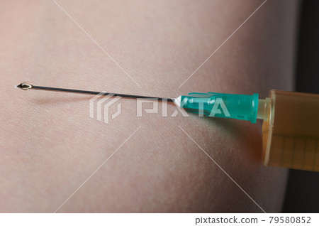 Dose of vaccine in syringe Dose of vaccine in syringe 79580852