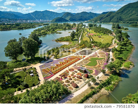 加平郡 Jaraseom Namdo 花園，藍天白雲美麗 79581870