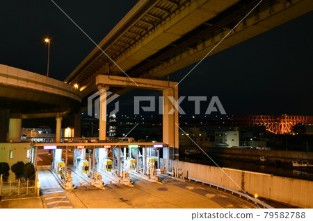 大阪市阪神高速天保山收費所夜景 79582788