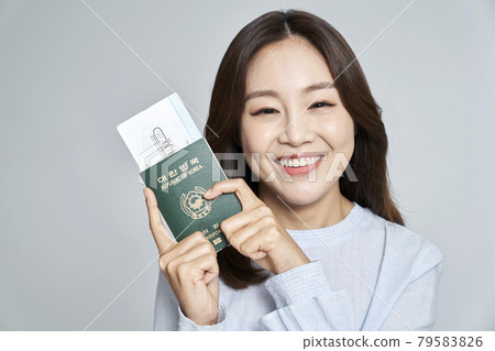 護照,機票,旅行,海外旅行,年輕女子,風箏,灰色背景 護照,機票,旅行,海外旅行,年輕女子,風箏,灰色背景 79583826
