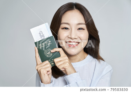 護照，機票，旅行，海外旅行，年輕女子，風箏，灰色背景 79583830