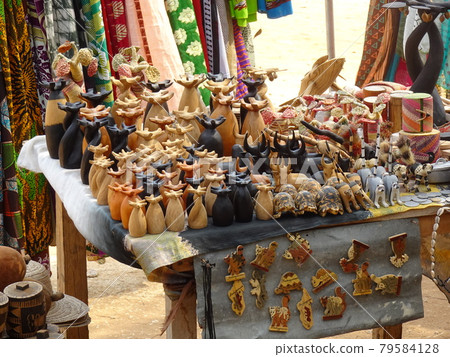 Madagascar crafts lined up in souvenir shops (Turiara Madagascar) Madagascar crafts lined up in souvenir shops (Turiara Madagascar) 79584128
