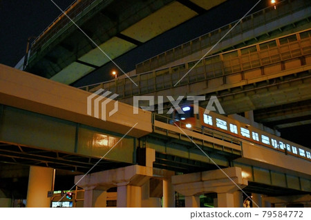 Night view of Tenpozan Junction where the Osaka Metro and the highway intersect Night view of Tenpozan Junction where the Osaka Metro and the highway intersect 79584772
