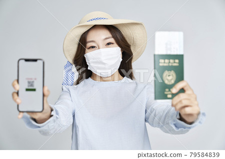 QR code, smartphone, passport, ticket, travel, overseas travel, young woman, nukki, gray background QR code, smartphone, passport, ticket, travel, overseas travel, young woman, nukki, gray background 79584839