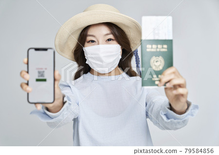 QR code, smartphone, passport, ticket, travel, overseas travel, young woman, nukki, gray background QR code, smartphone, passport, ticket, travel, overseas travel, young woman, nukki, gray background 79584856