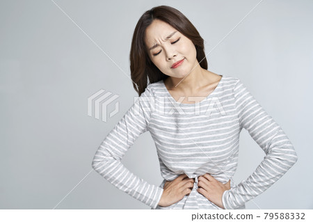 abdominal pain, menstruation, menstrual cramps, pain, young woman, nukki, gray background 79588332