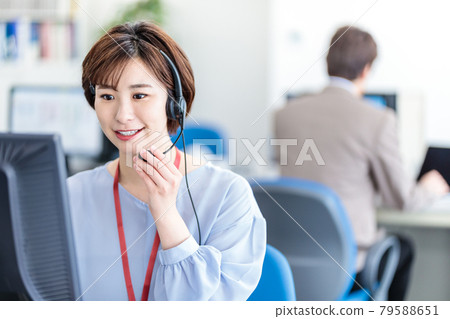A business woman who wears a headset and responds A business woman who wears a headset and responds 79588651