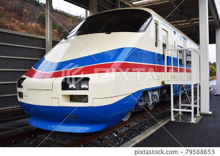 停在機車車輛工廠的京成電鐵AE100系列 79588653