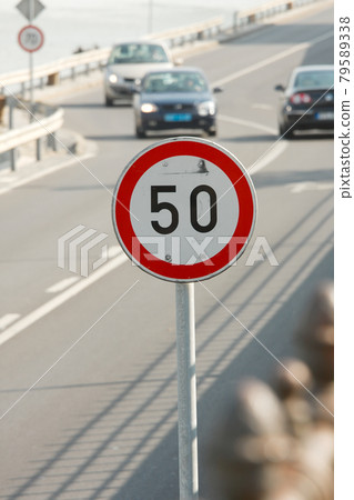 Speed limit 79589338