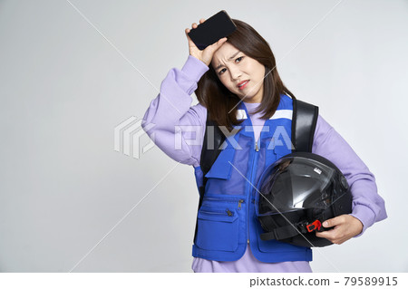 delivery, deliveryman, shipping, courier, deliveryman, helmet, young woman, nukki, gray background 79589915