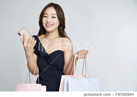 shopping, shopping bag, gift, dress, one piece, young woman, nukki, gray background shopping, shopping bag, gift, dress, one piece, young woman, nukki, gray background 79590984