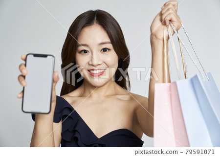 shopping, shopping bag, gift, dress, one piece, young woman, nukki, gray background 79591071