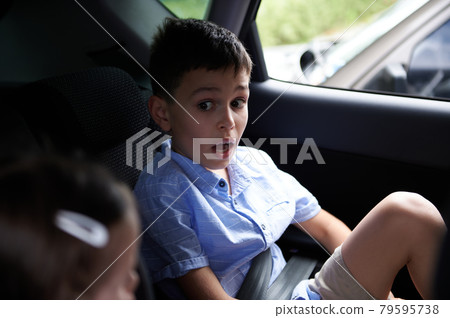 Children wearing a seat belt in the car 79595738