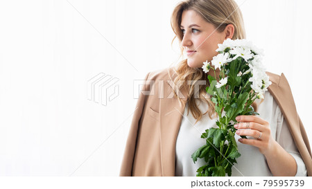 online dating woman day overweight lady flowers online dating woman day overweight lady flowers 79595739